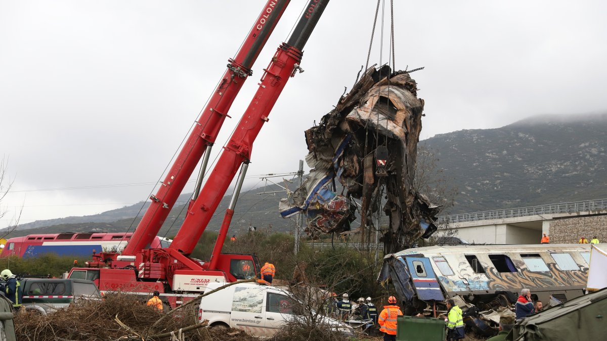 Greece Train Crash: Workers Strike, Citing Dangerous Rail System – NBC Chicago - Vimarsana News