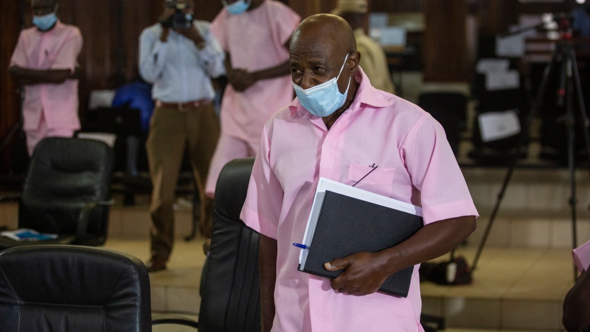Rwanda bevrijdt Paul Rusesabagina van ‘Hotel Rwanda’ Fame – NBC Chicago