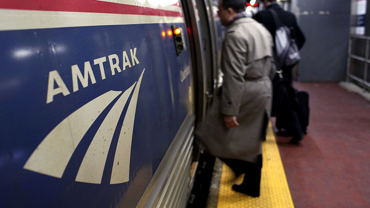 四条Amtrak线路，包括两条来自芝加哥的线路，被选中获得扩展资金