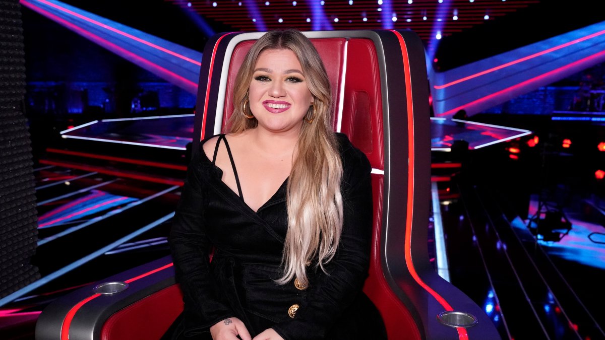 Hearing Impaired 'The Voice' Contestant Impresses Coaches – NBC Chicago - Vimarsana News
