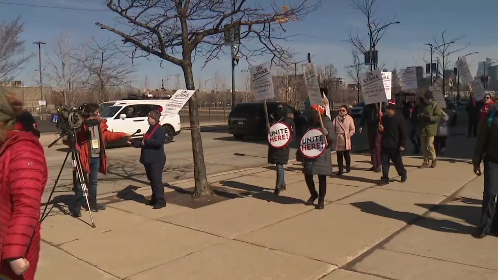 Photos: United Center workers go on strike