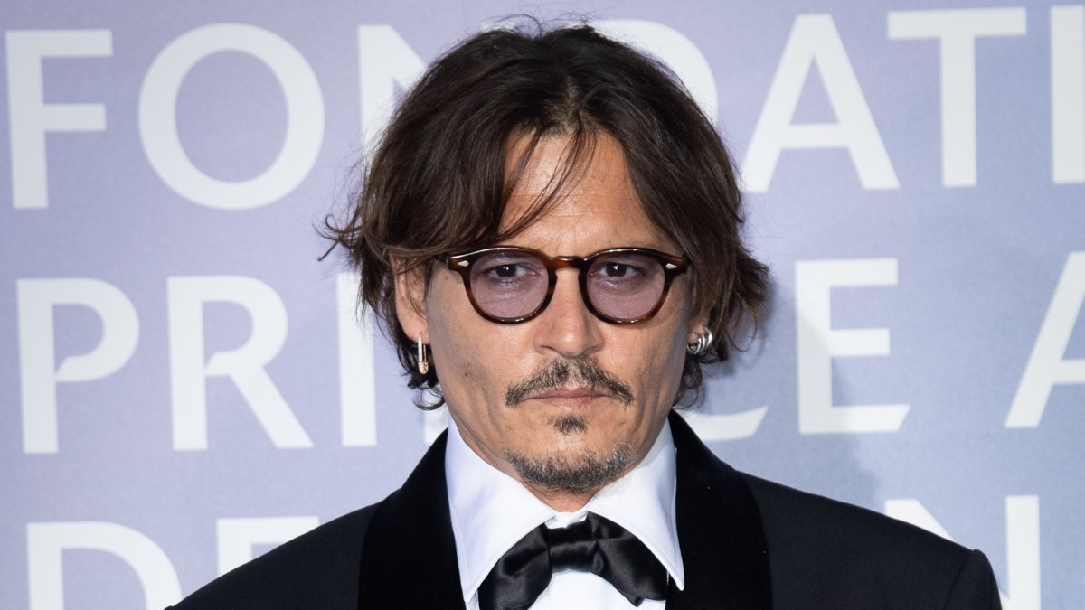 Johnny Depp Calls Himself ‘Shy’ In Surprise Interview – NBC Chicago
