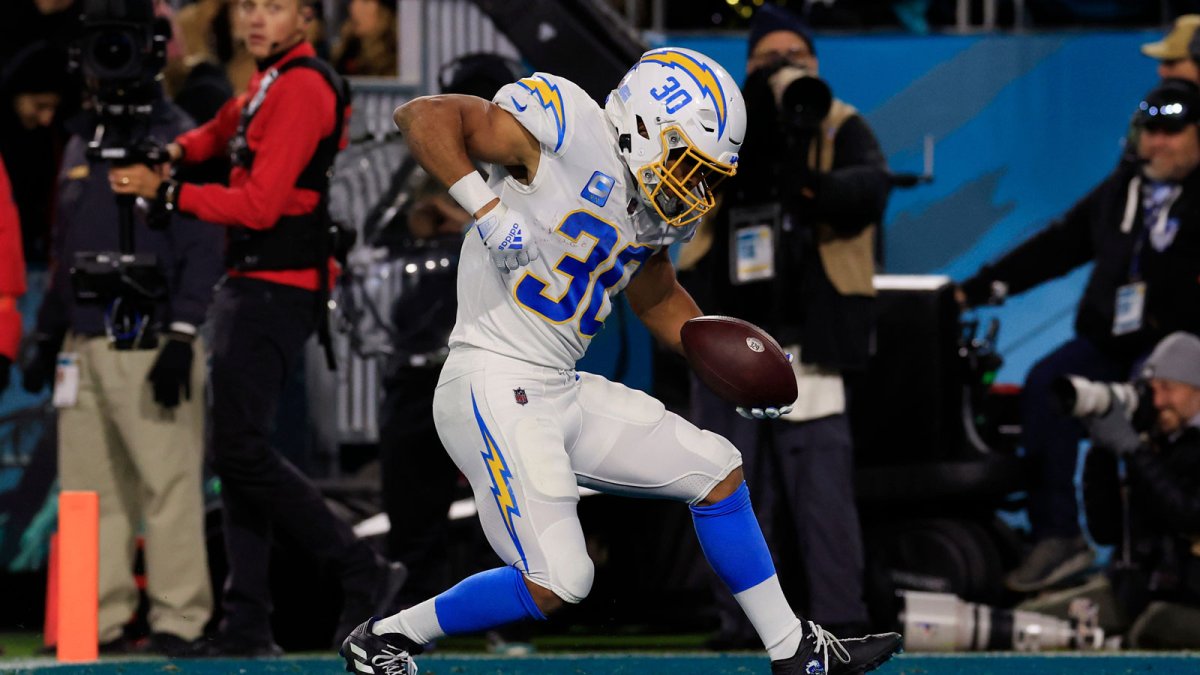 Could Austin Ekeler Solve Bears’ Backfield Riddle? Chargers RB Requests ...