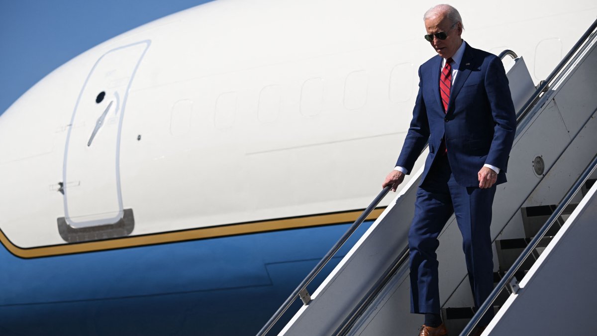Biden Selects Classic Blue and White Color Scheme for Air Force One