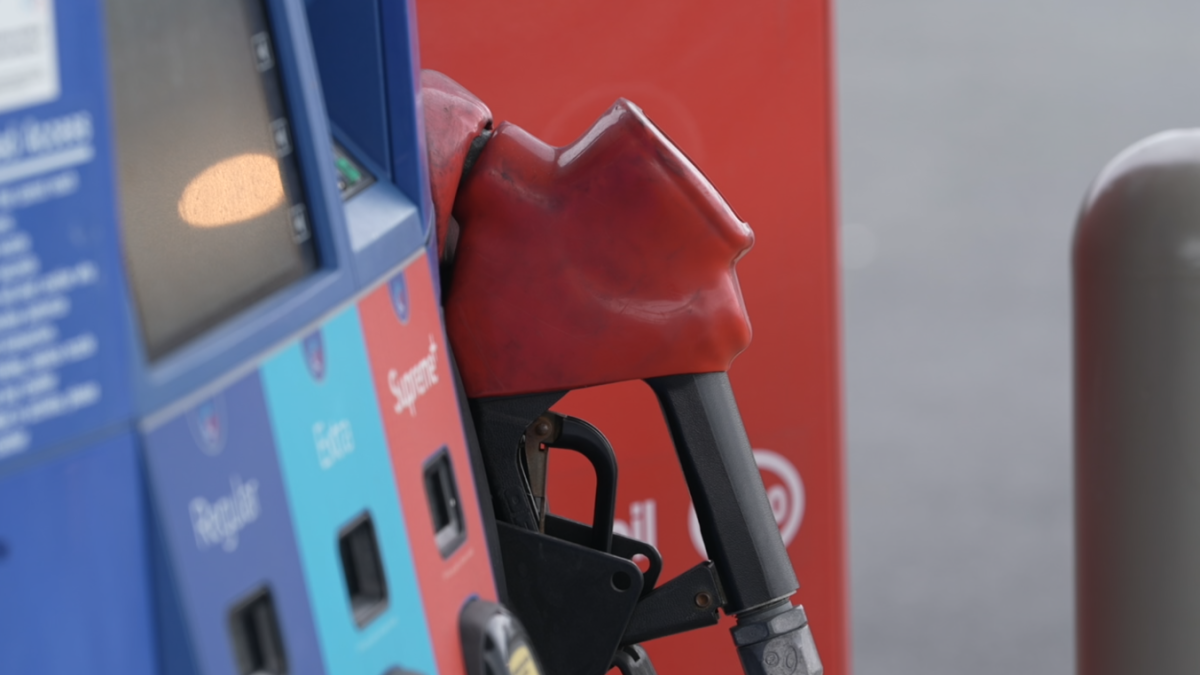 Illinois' gas tax goes up Monday, and here's what you'll pay at the pump