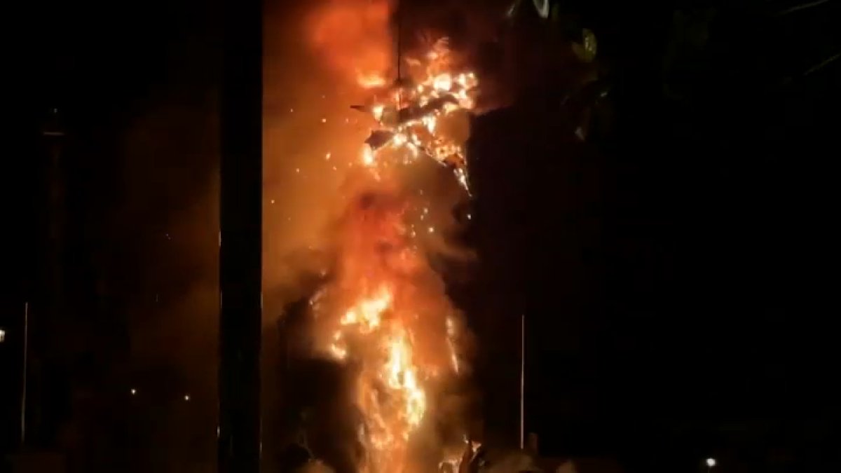 Giant Dragon Catches Fire During 'Fantasmic!' Show at Disneyland – NBC Chicago - Vimarsana News