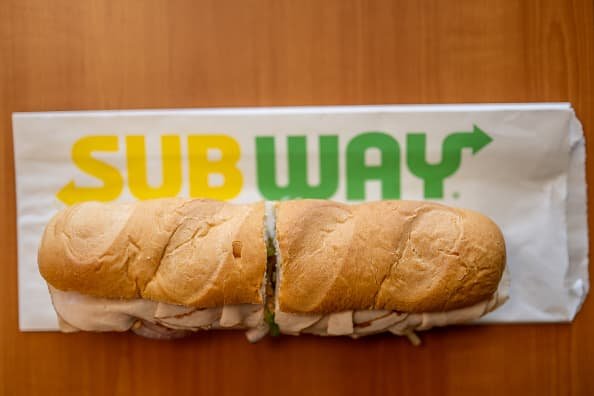 Georgia woman accidentally tipped more than $7,000 for a Subway sandwich - Vimarsana News