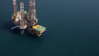An offshore drilling platform stands in shallow waters at the Manifa offshore oilfield, operated by Saudi Aramco, in Manifa, Saudi Arabia, on Wednesday, Oct. 3, 2018.
