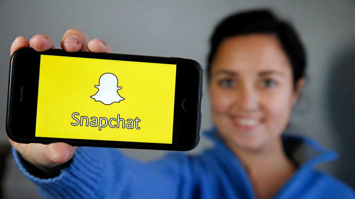 Snapchat To Release Free Ai Chatbot For All Users Nbc Chicago
