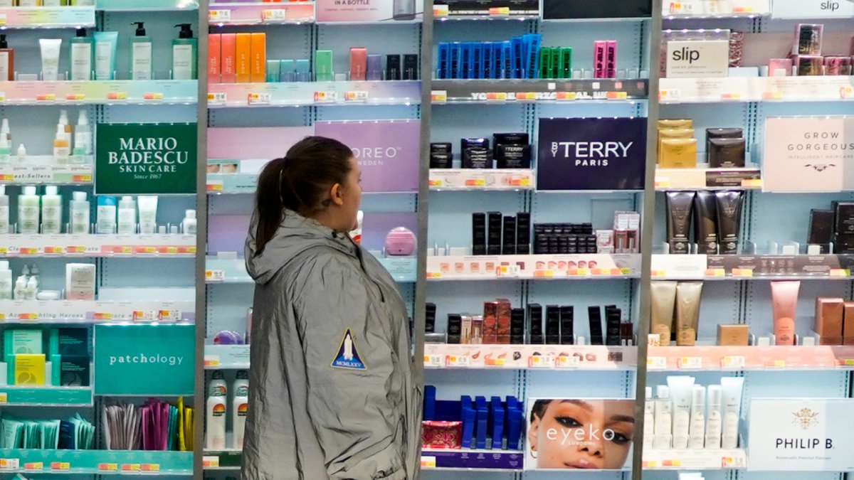 $90 Cream, $10 Toothpaste: Companies Target Wealthier Shoppers – NBC Chicago - Vimarsana News