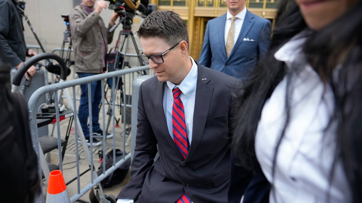 Trump Ally 'We Build the Wall' Founder Sentenced to Prison for Fraud – NBC Chicago - Vimarsana News