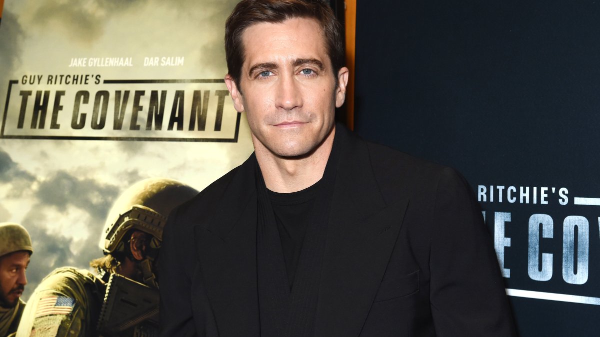 Lana Del Rey baffles fans as she's spotted working at waffle house in ...