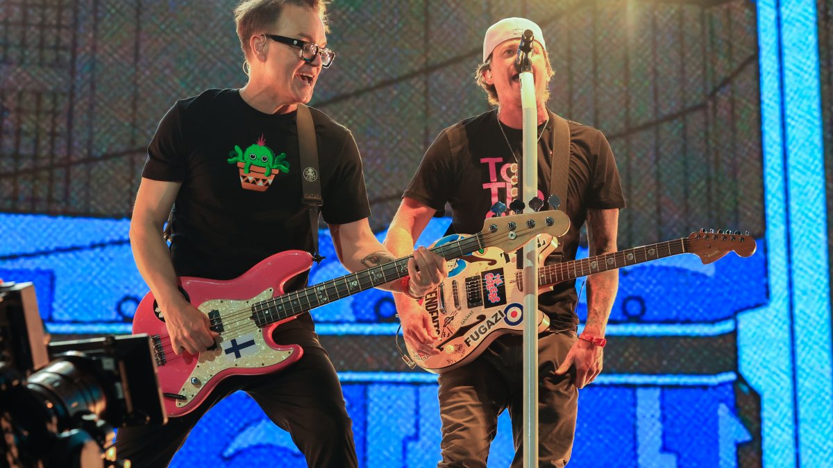 Blink-182 Set to Bring Their World Tour to Chicago This Spring - Vimarsana News