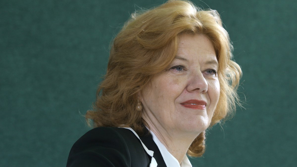 Anne Perry, Best-Selling Crime Novelist, Dies at 84 – NBC Chicago - Vimarsana News
