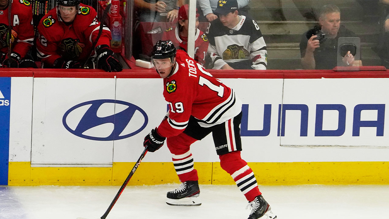Jonathan Toews opens up about health issues, future: 'Could be my last few  weeks in Chicago' : r/hockey