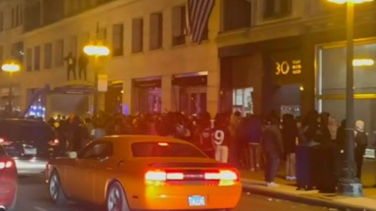 Chicago Police Reveal Plans For Future Large Downtown Teen Gatherings in Statement - Vimarsana News