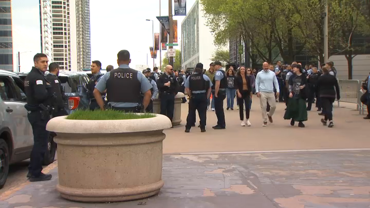 North Riverside Mall news: North Riverside Police Department prepares for  potential unrest after teen takeover in Chicago Loop - ABC7 Chicago