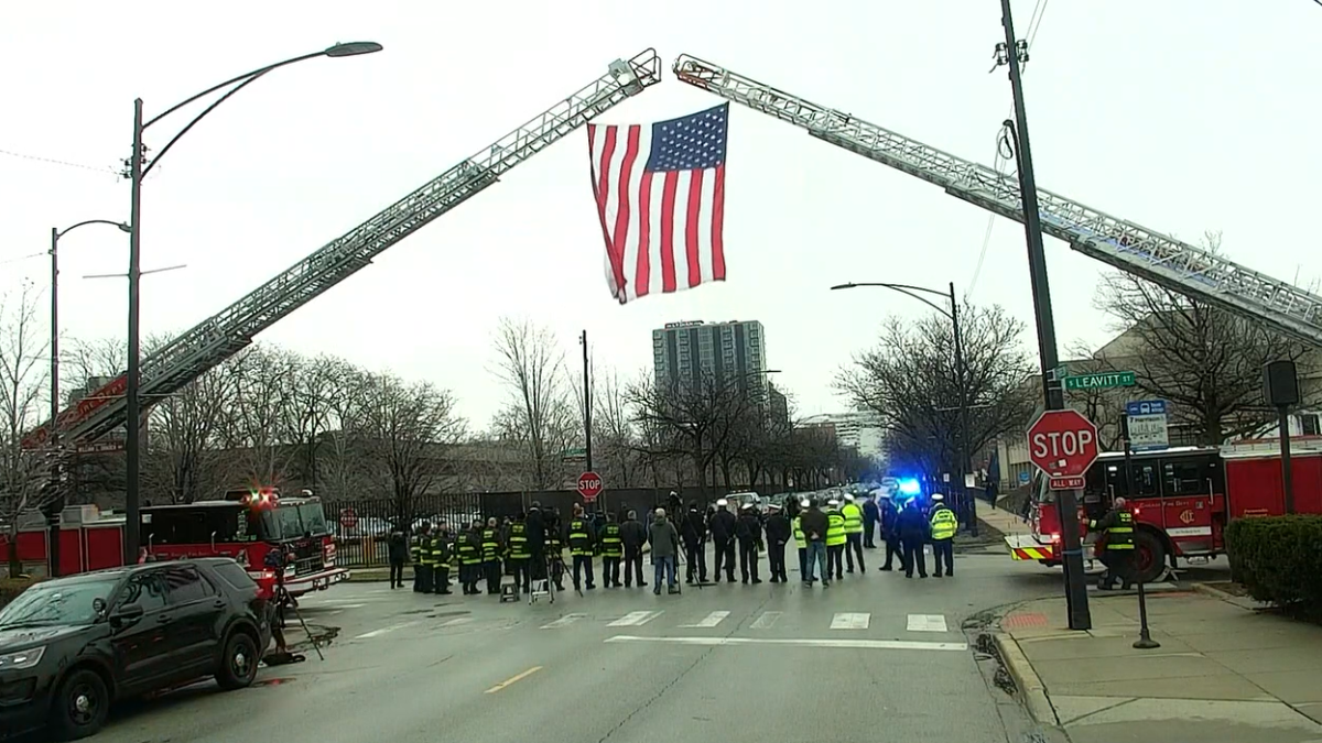 Chicago Firefighter Dies After Extra Alarm Fire On Citys South Side