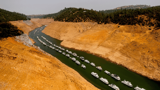 See Photos of California Reservoirs Before and After Historic Storms – NBC Chicago - Vimarsana News