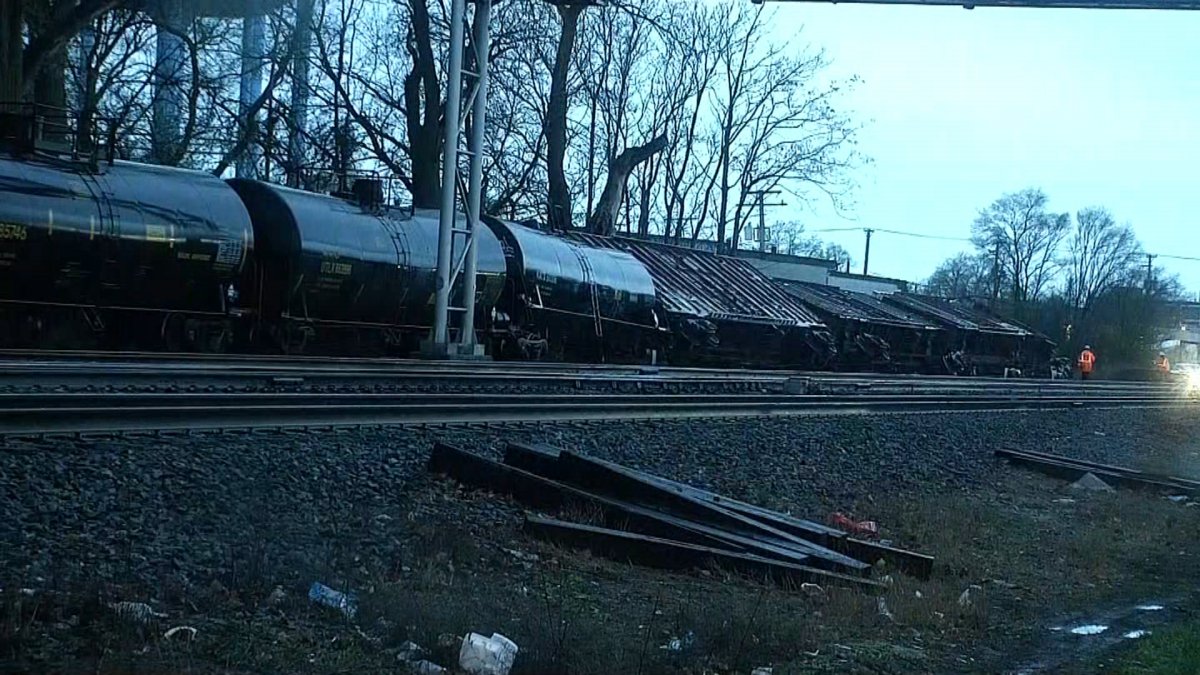 13 Freight Train Cars Derail in Blue Island Near Chicago – NBC Chicago