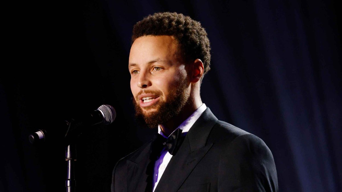 Steph Curry to Star in 'Mr. Throwback' Comedy Series for NBC, Per Report – NBC Chicago - Vimarsana News