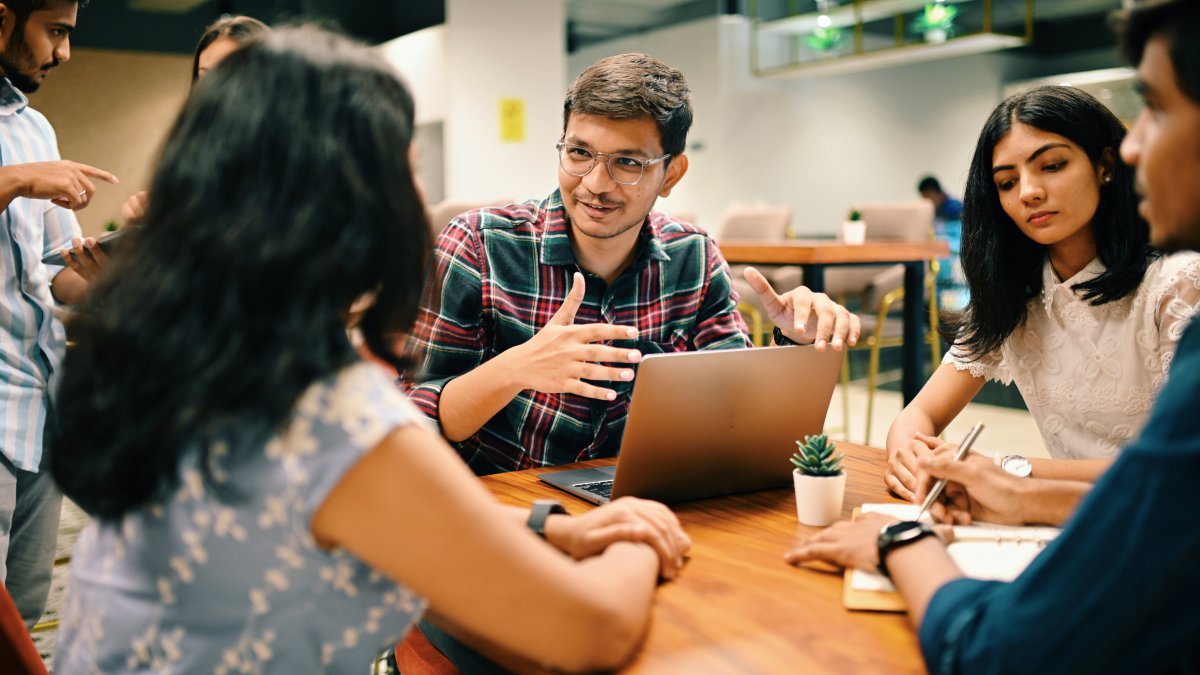 Harvard-Trained Psychologist: Emotionally Intelligent People Use This 'Hidden Key' to Deal With Annoying Co-Workers – NBC Chicago - Vimarsana News