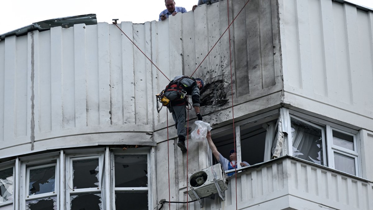 Ukraine War Live Updates: Drones Hit Moscow Buildings; Kyiv Attacked by Third Russian Bombardment in 24 Hours - Vimarsana News