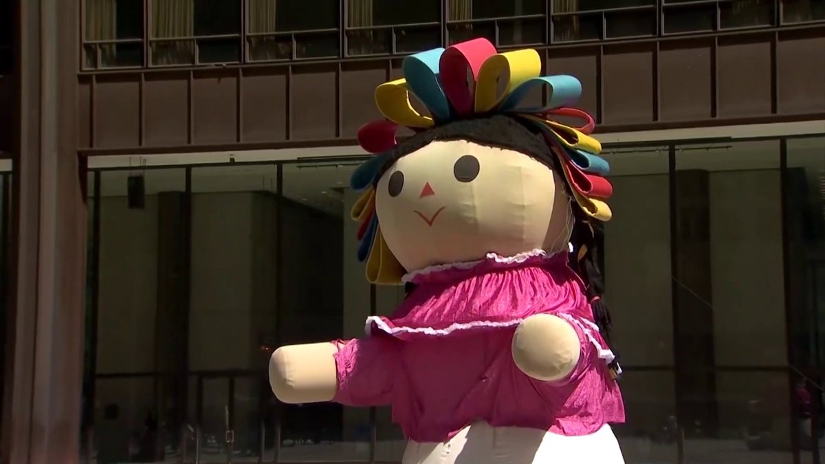 Giant Doll Welcomed by CPS Showcases Mexican Culture in Chicago – NBC ...