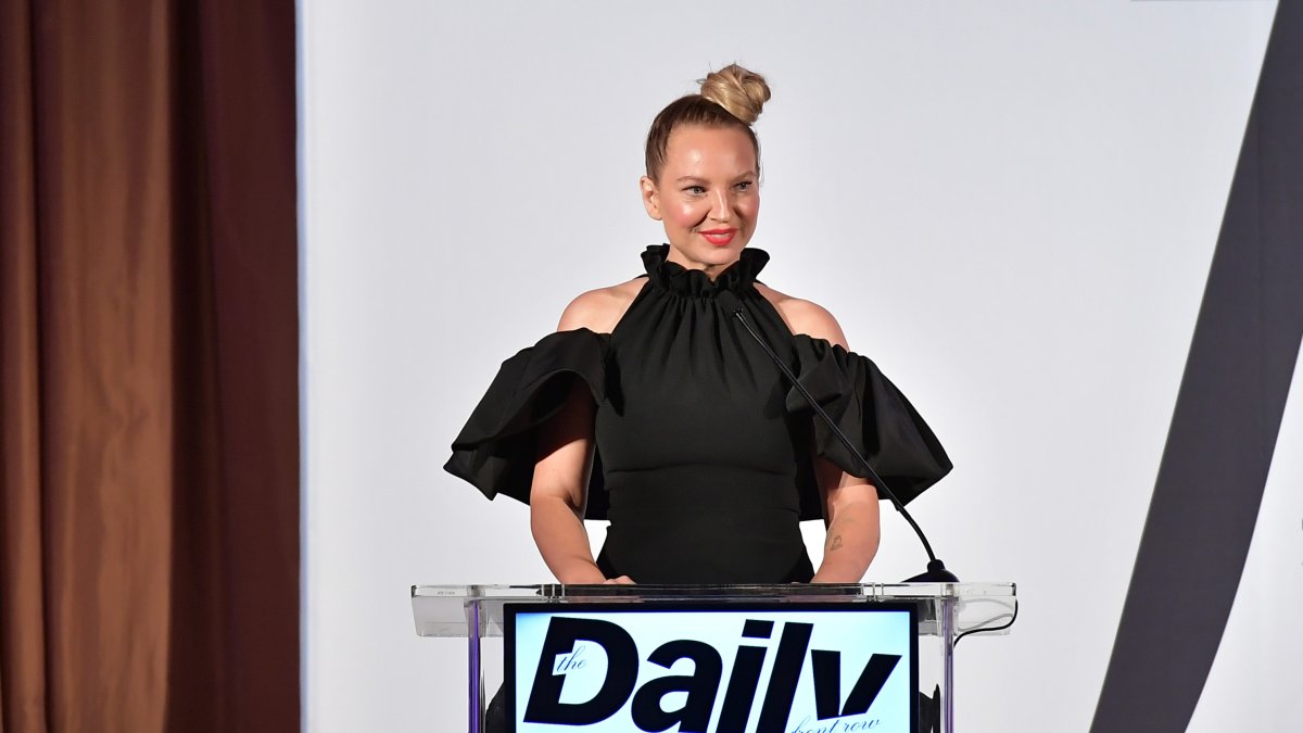 Sia Shares She's on the Autism Spectrum – NBC Chicago - Vimarsana News