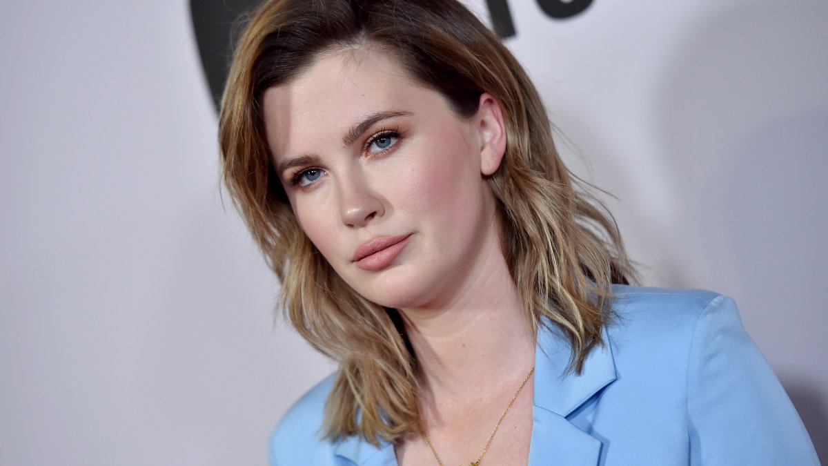 Ireland Baldwin Welcomes Baby With Musician RAC – NBC Chicago - Vimarsana News