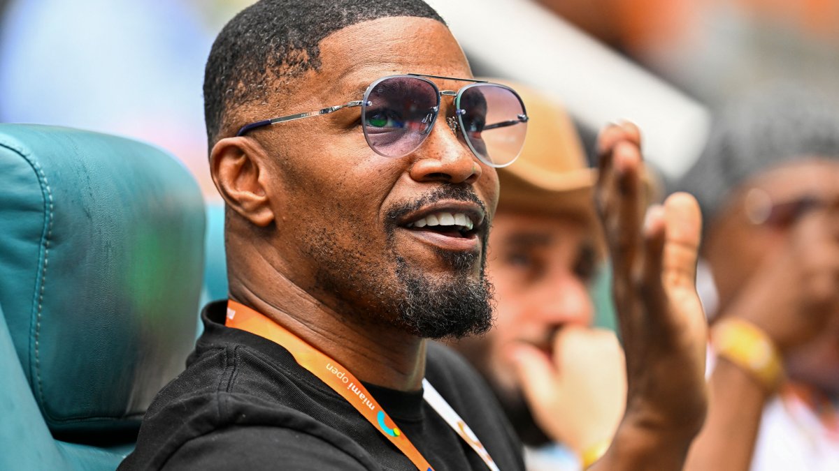 Jamie Foxx visto en público por primera vez desde que fue hospitalizado — NBC Chicago