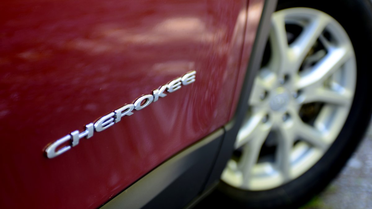 Certain Jeep Cherokees Recalled Due To Chance of Fire, Owners Told To Park Vehicles Outside - Vimarsana News