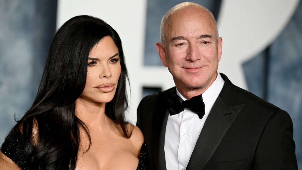 Peek Inside Jeff Bezos' Mysterious Private World – NBC Chicago - Vimarsana News
