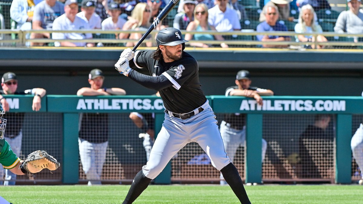 Tigers acquire veteran outfielder from White Sox 