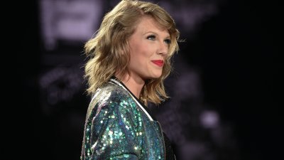 Taylor Swift triumphantly reclaims rights to her entire music catalog