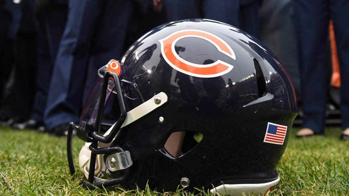 Who should the Bears draft as first round action begins Thursday