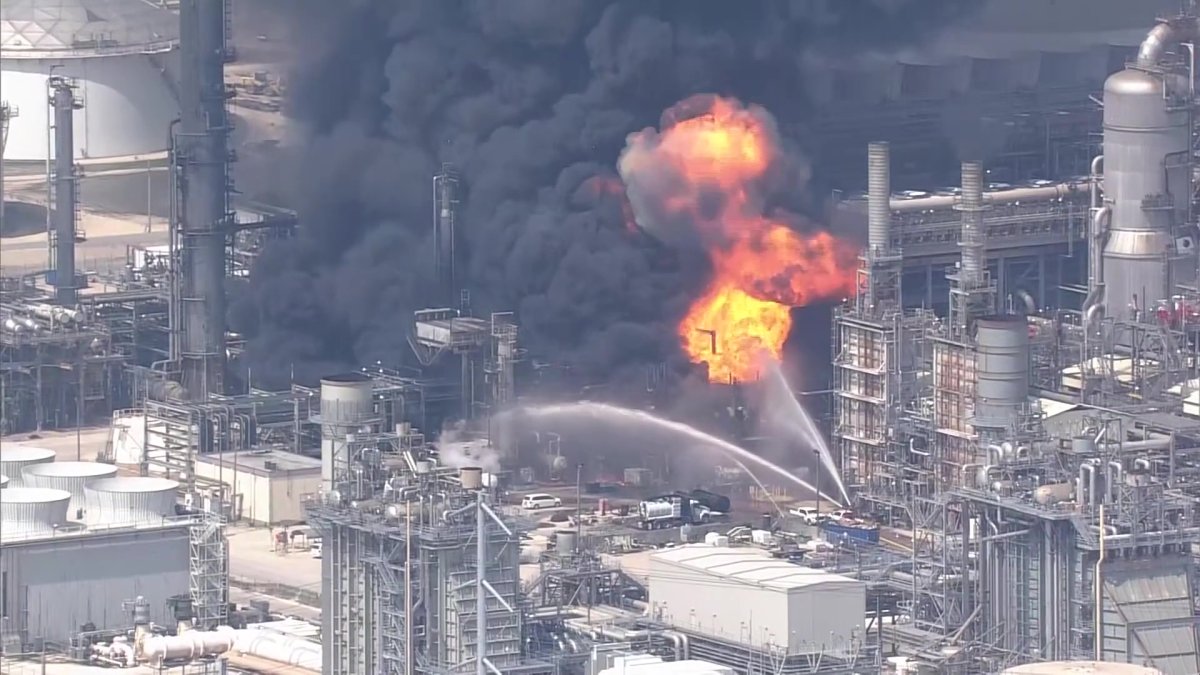 Large Fire at Texas Chemical Plant – NBC Chicago - Vimarsana News