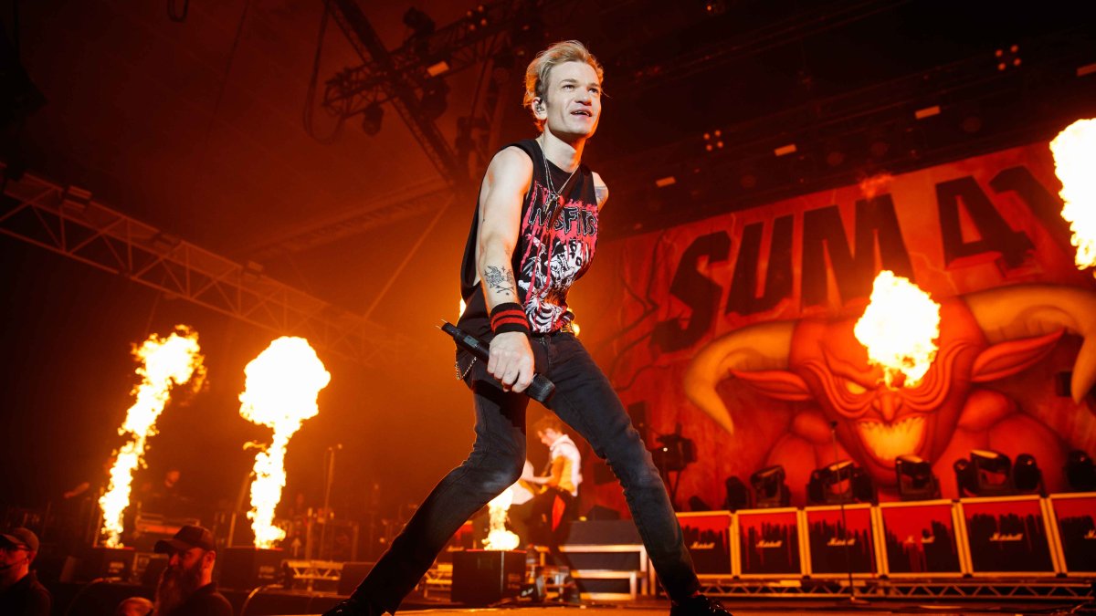 Sum 41 Breaking Up After 27 Years and Final Album Together – NBC Chicago - Vimarsana News