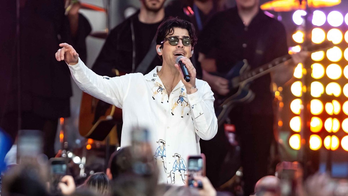 Joe Jonas Says He and Taylor Swift Are 'Cool' 14 years After Breakup – NBC Chicago - Vimarsana News