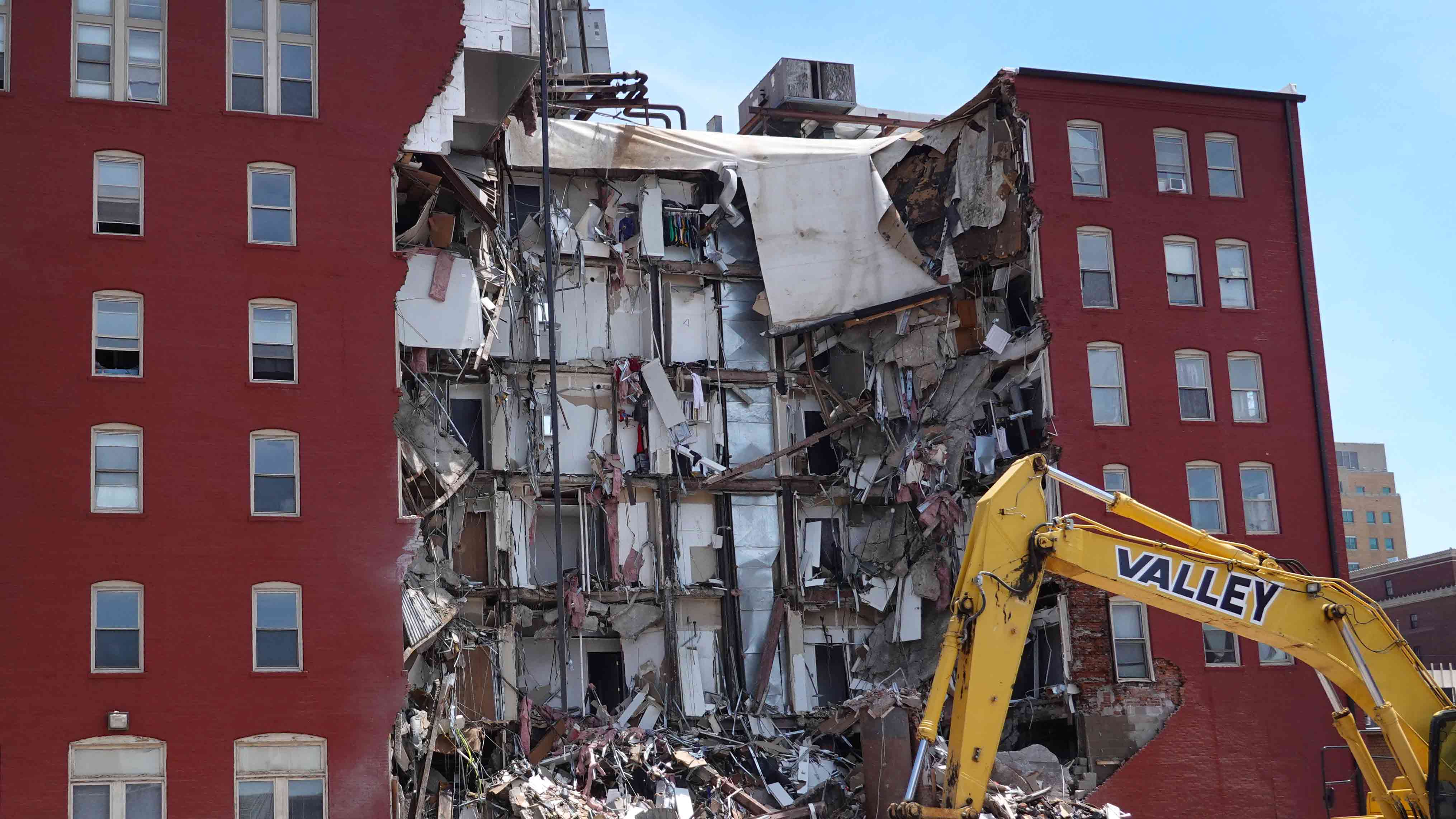 5 Unaccounted for Including 2 Likely in Wreckage of Collapsed Iowa ...