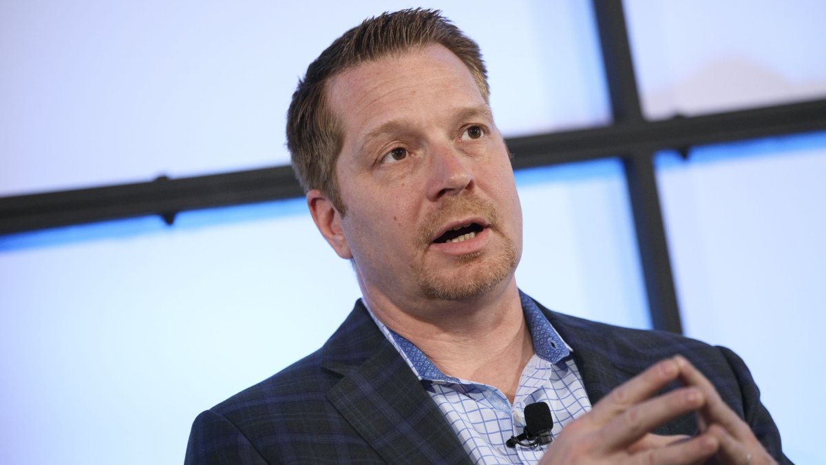 CrowdStrike CEO Calls Generative AI an 'Arms Race,' But Says Company Is Positioned Well to Face Adversaries – NBC Chicago - Vimarsana News