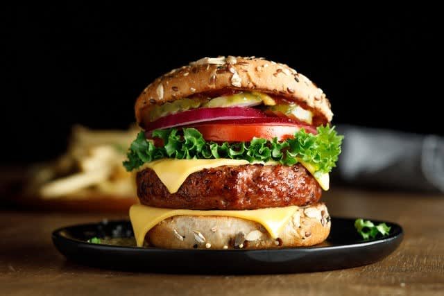 'Real' Meat Maker Cargill May Emerge Big Winner in Plant-Based Food as Buzzy Startup Boom Fades – NBC Chicago - Vimarsana News