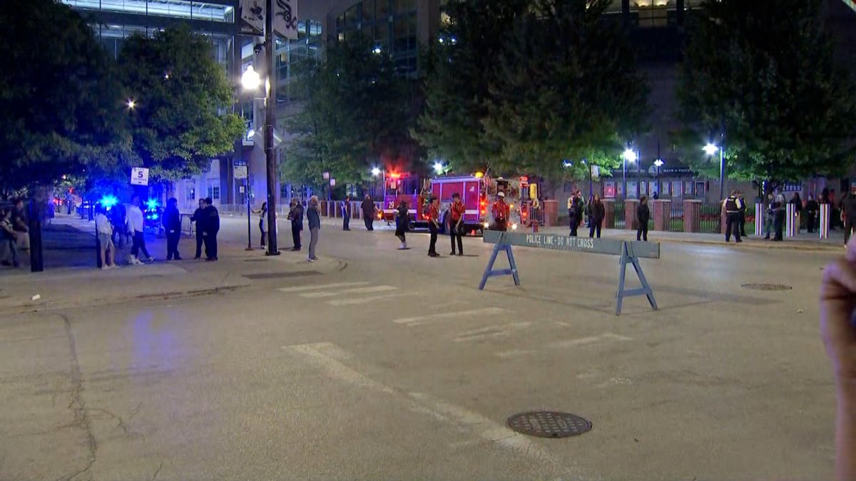 4 osoby w areszcie po tym, jak kierowca potrącił i przejechał przez tłum w pobliżu pola gwarantowanej stawki przed meczem Chicago White Sox – NBC Chicago