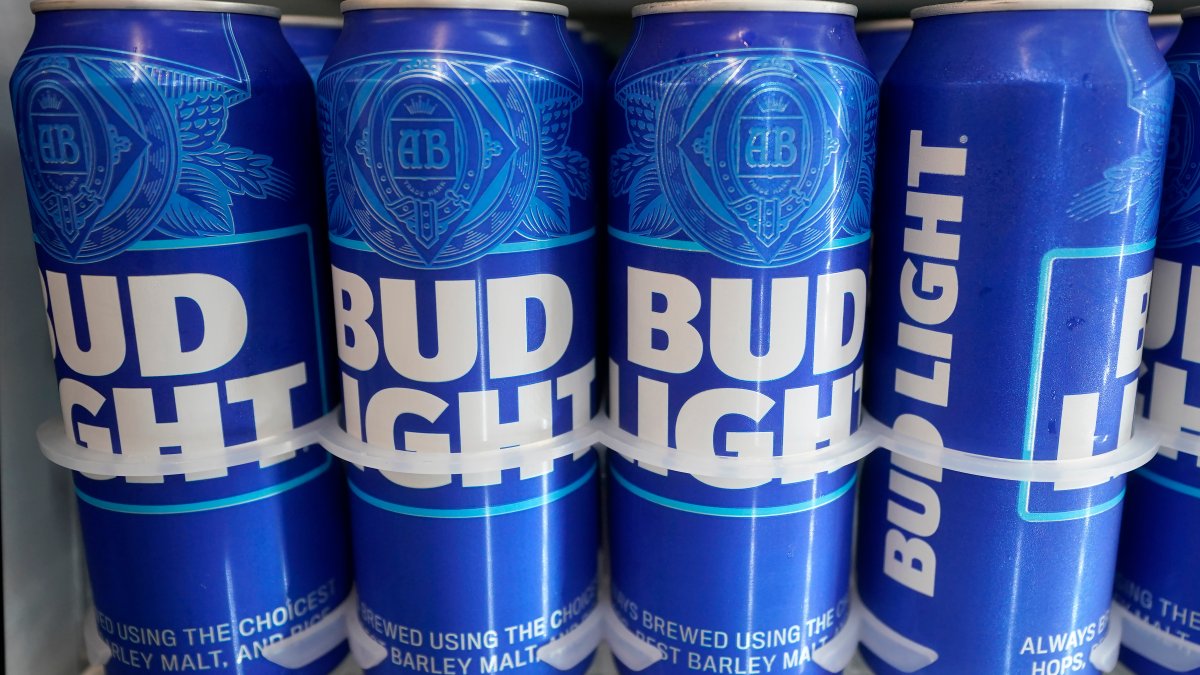Modelo Especial dethrones Bud Light as America's most popular beer, report says – NBC Chicago - Vimarsana News