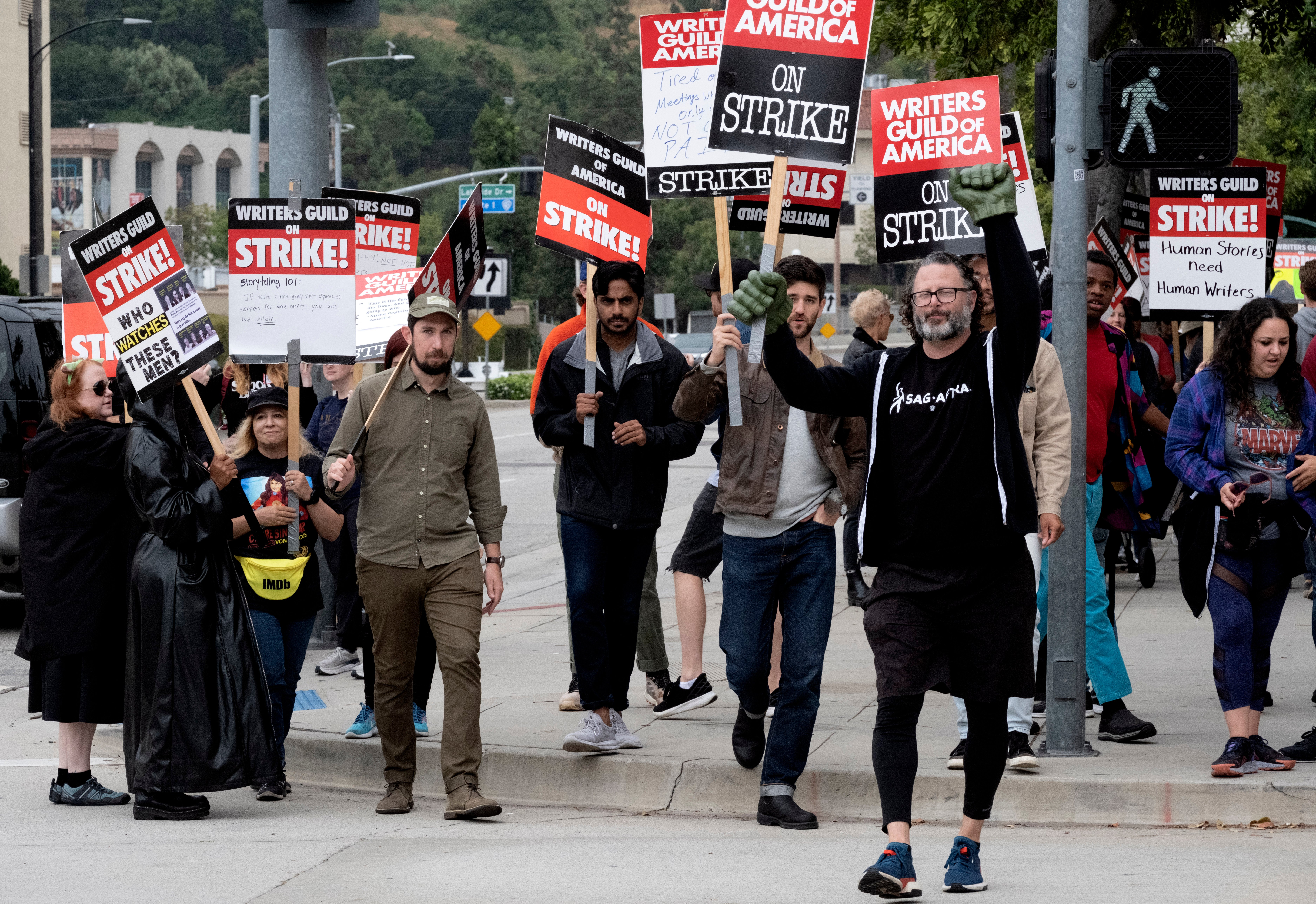 Hollywood writers strike reaches 50 days with no end in sight – NBC Chicago - Vimarsana News