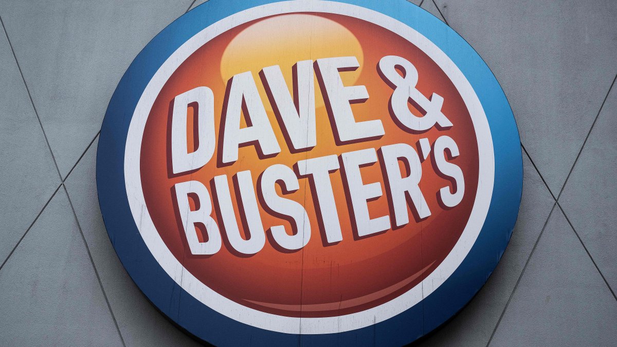Illinois bill seeks to end ‘unregulated gambling at Dave & Busters