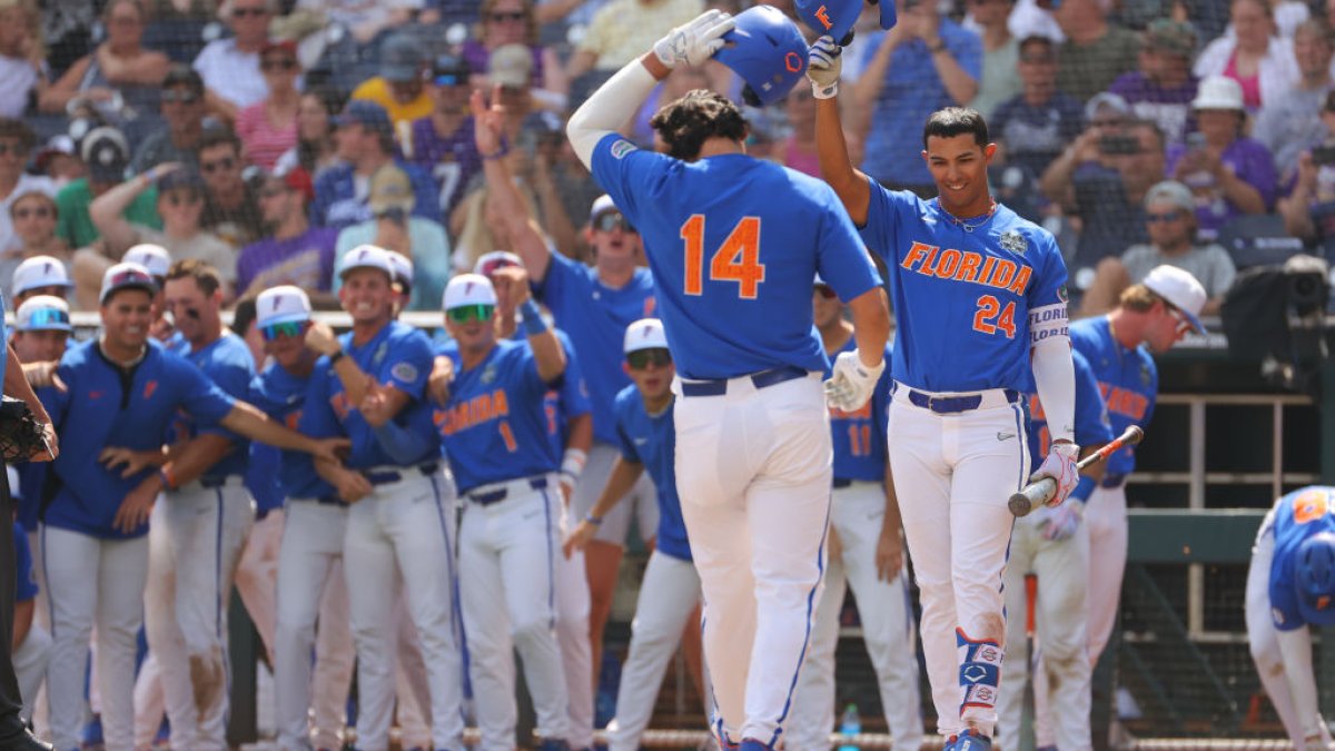 Florida sets College World Series record for runs with 244 win over