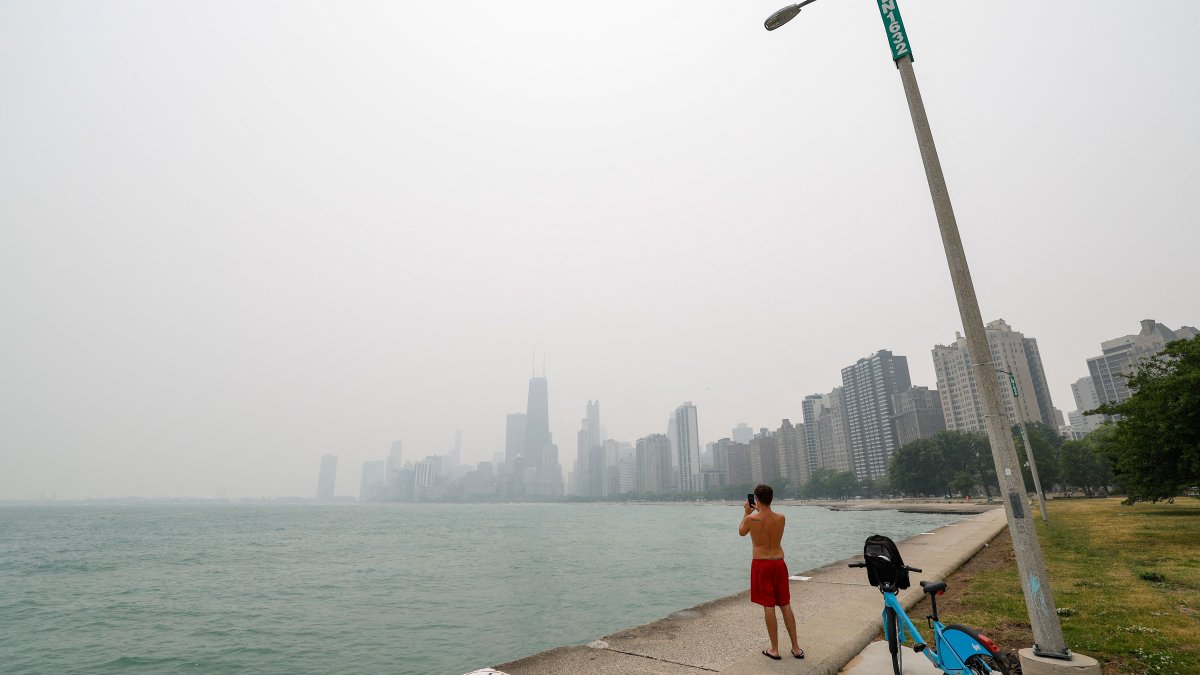 Why Does It Smell So Smoky In Chicago Smoke From Canadian Wildfires Creates ‘very Unhealthy 3600