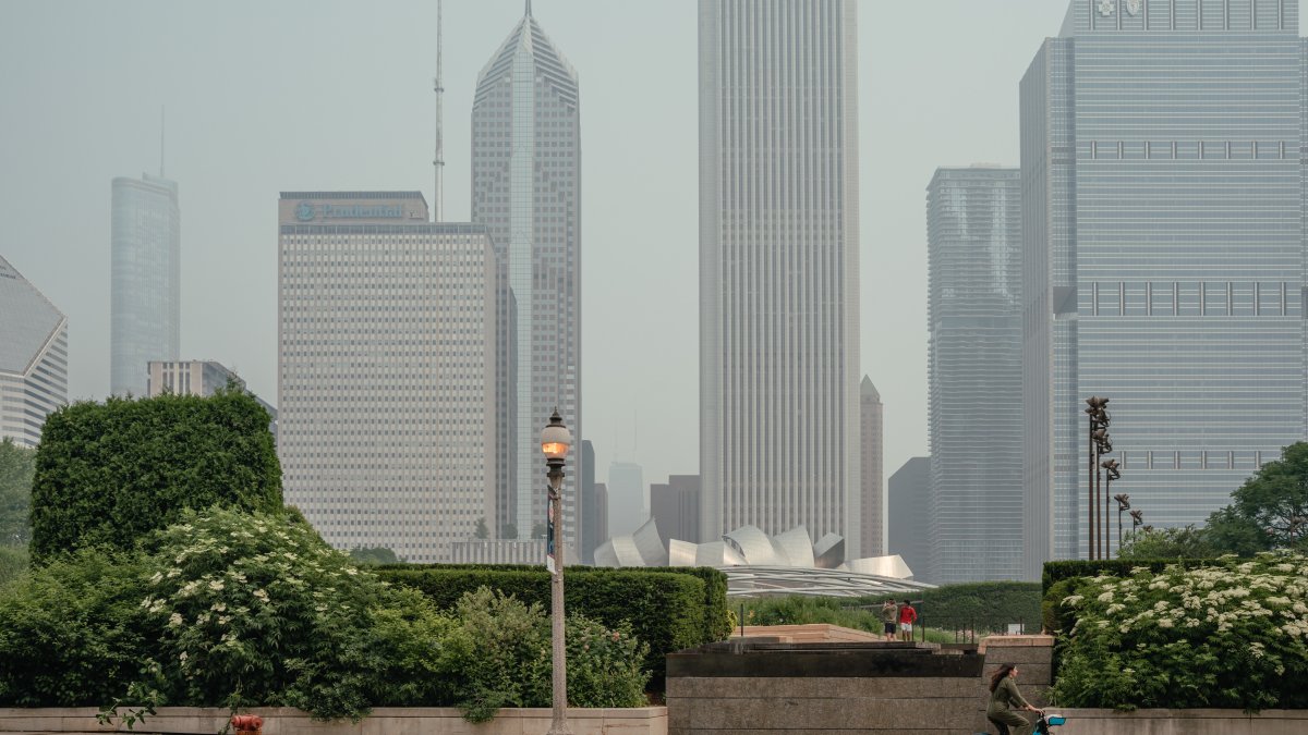 NWS issues air quality alert through Sunday as wildfire smoke approaches Chicago area
