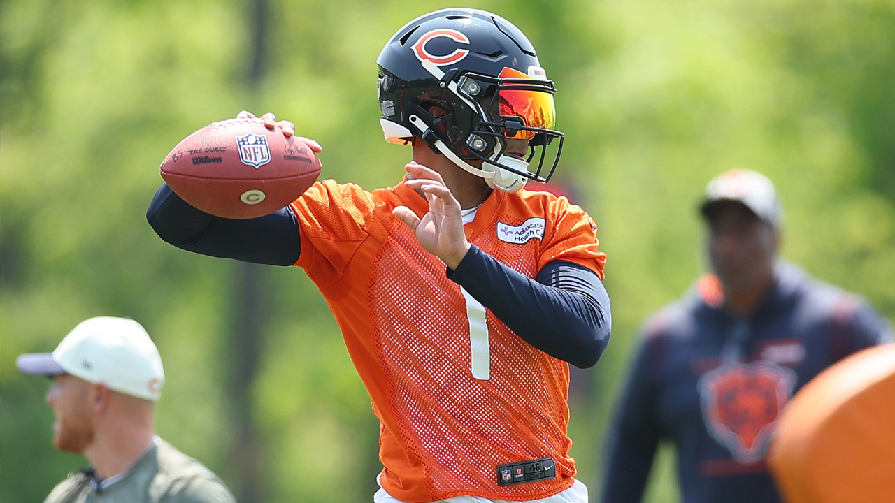 Chicago Bears: Justin Fields' case getting boost from rookie QBs